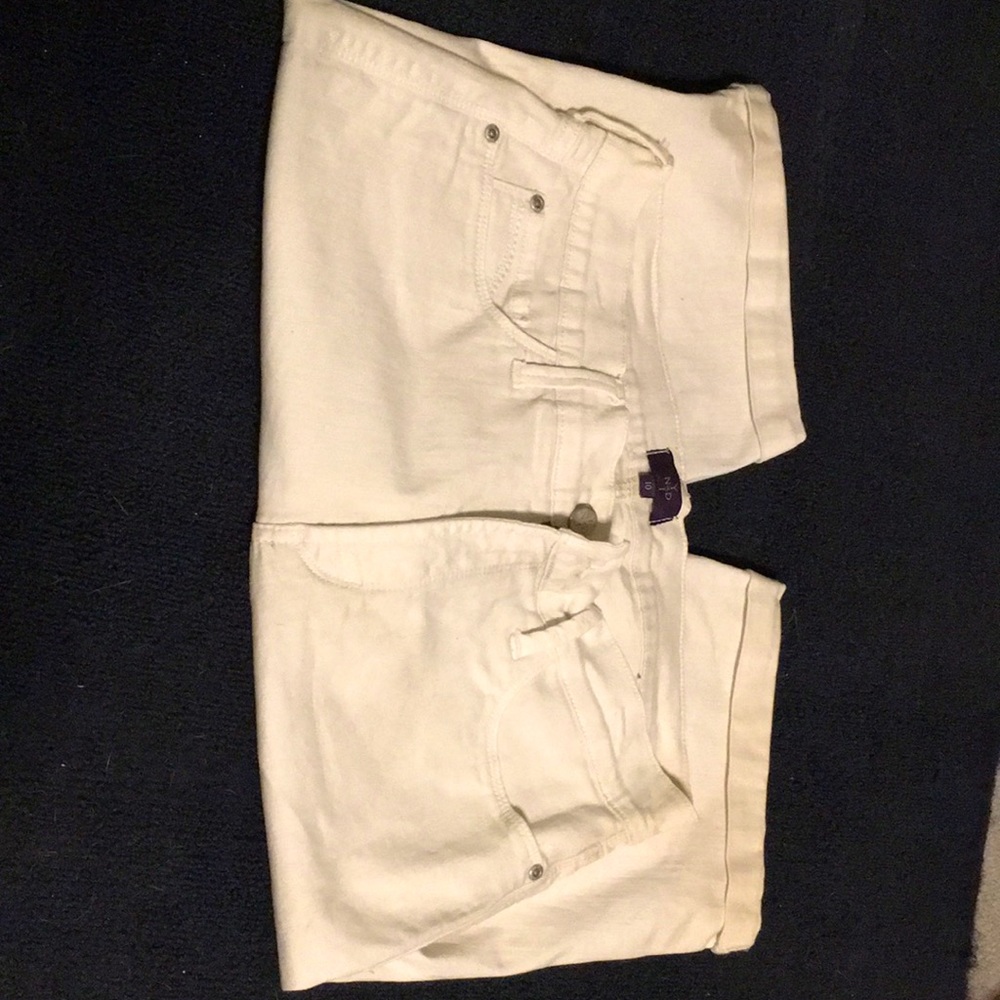 White/cream shorts